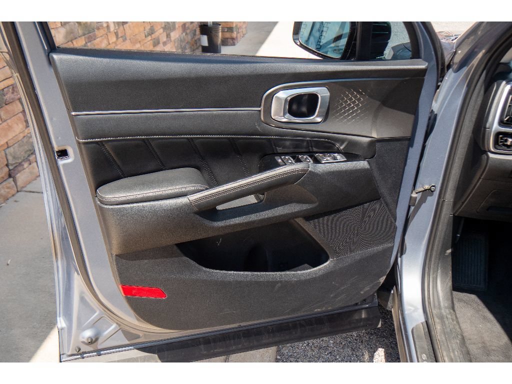 Used 2023 Kia Sorento SX AWD/4WD image 11