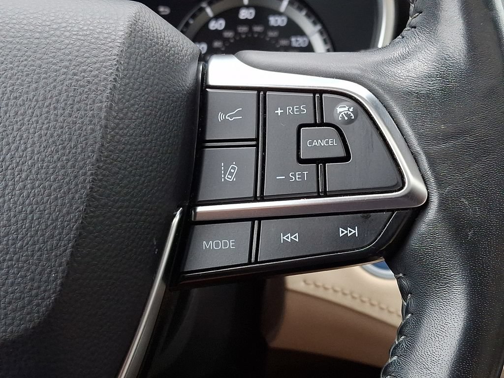 Certified 2020 Toyota Highlander XLE AWD/4WD image 25