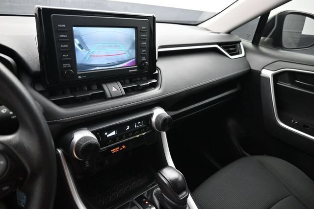 Used 2020 Toyota RAV4 LE FWD image 12