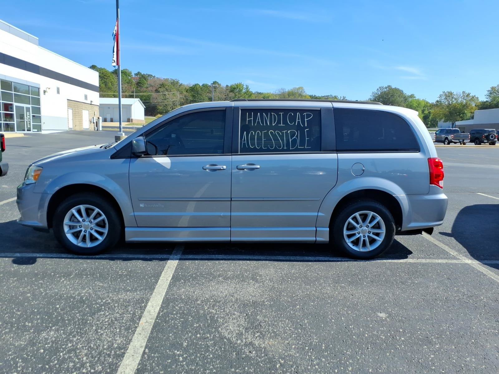 Used 2015 Dodge Grand Caravan SXT FWD image 3