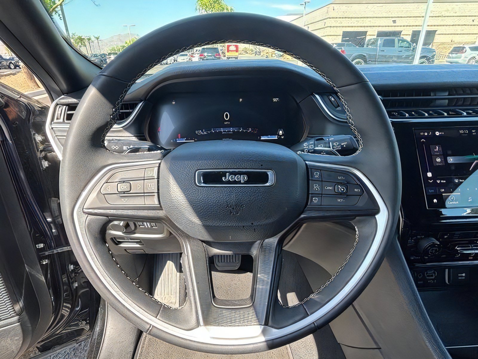 Used 2025 Jeep Grand Cherokee Altitude AWD/4WD image 12