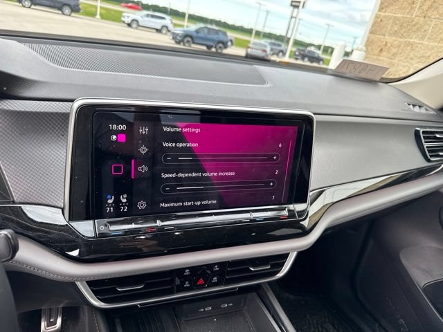 Used 2025 Volkswagen Atlas Peak Edition SE AWD/4WD image 24