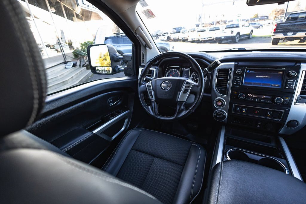 Used 2018 Nissan Titan PRO-4X AWD/4WD image 28