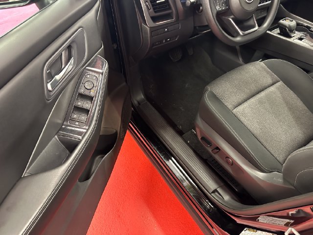 Used 2024 Nissan Rogue SV AWD/4WD image 9