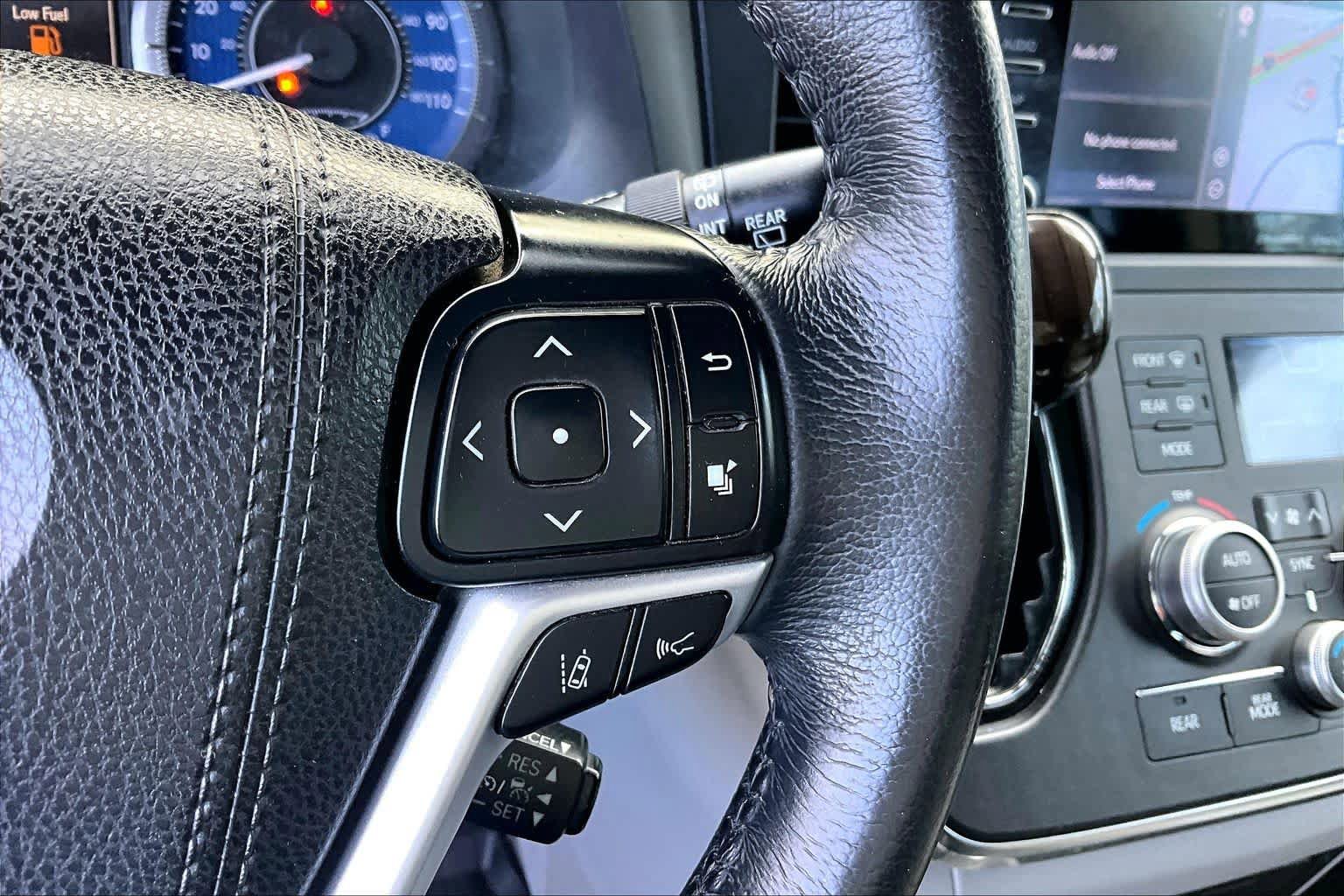 Used 2018 Toyota Sienna XLE w/ XLE Navigation Package AWD/4WD image 24