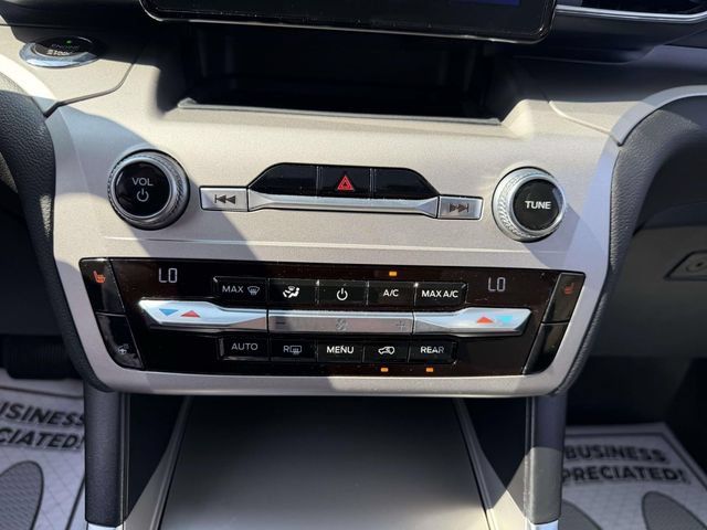 Used 2021 Ford Explorer XLT w/ Equipment Group 202A AWD/4WD image 23