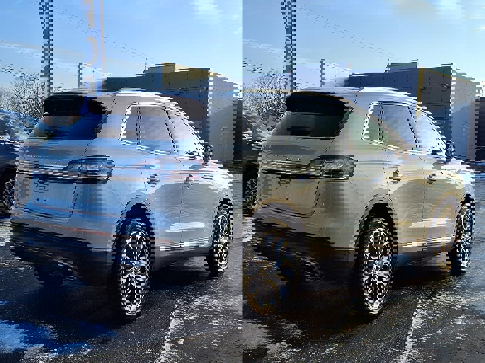 Used 2023 Lincoln Nautilus Reserve w/ Equipment Group 201A image 4