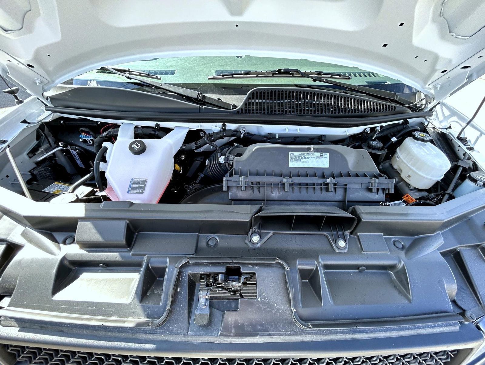 New 2025 Chevrolet Express 2500 Work Van w/ Safety Package RWD image 23