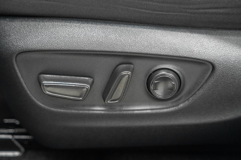 Used 2025 Toyota RAV4 XLE AWD/4WD image 33