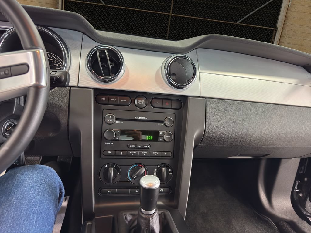 Used 2006 Ford Mustang GT RWD image 31