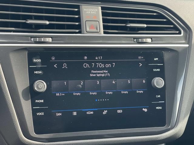 Used 2024 Volkswagen Tiguan SE w/ Panoramic Sunroof Package image 10