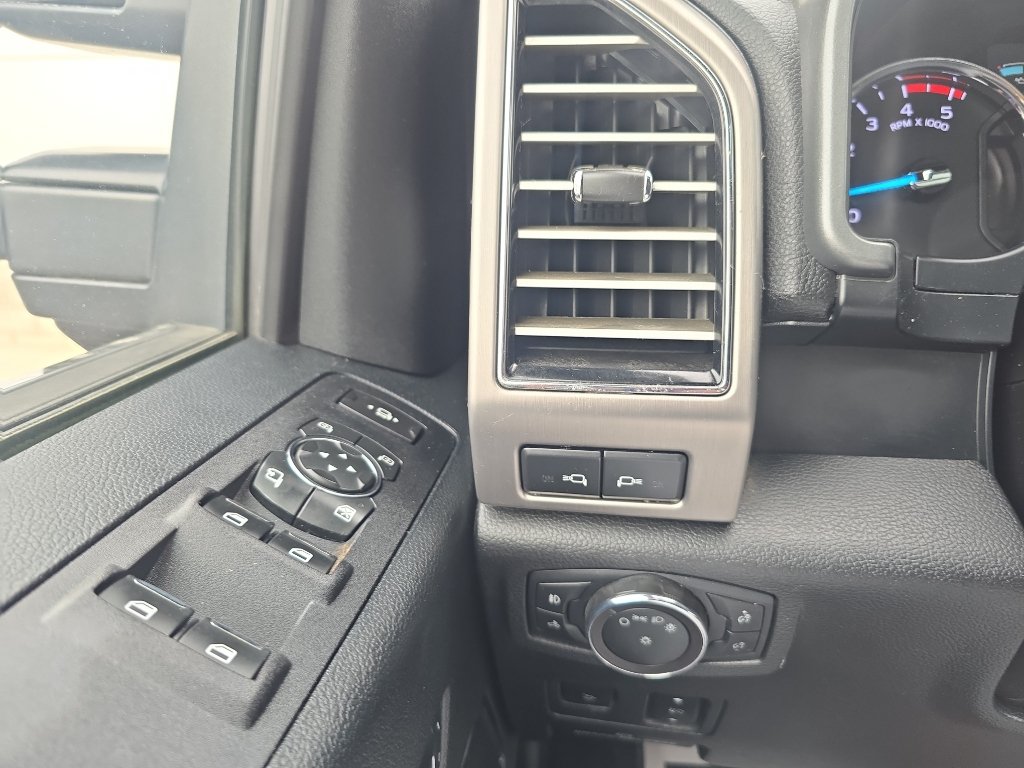 Used 2018 Ford F250 Platinum w/ Platinum Ultimate Package AWD/4WD image 29