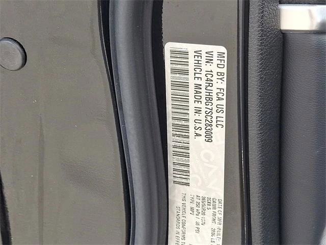 Certified 2025 Jeep Grand Cherokee Limited w/ Black Appearance Package image 30