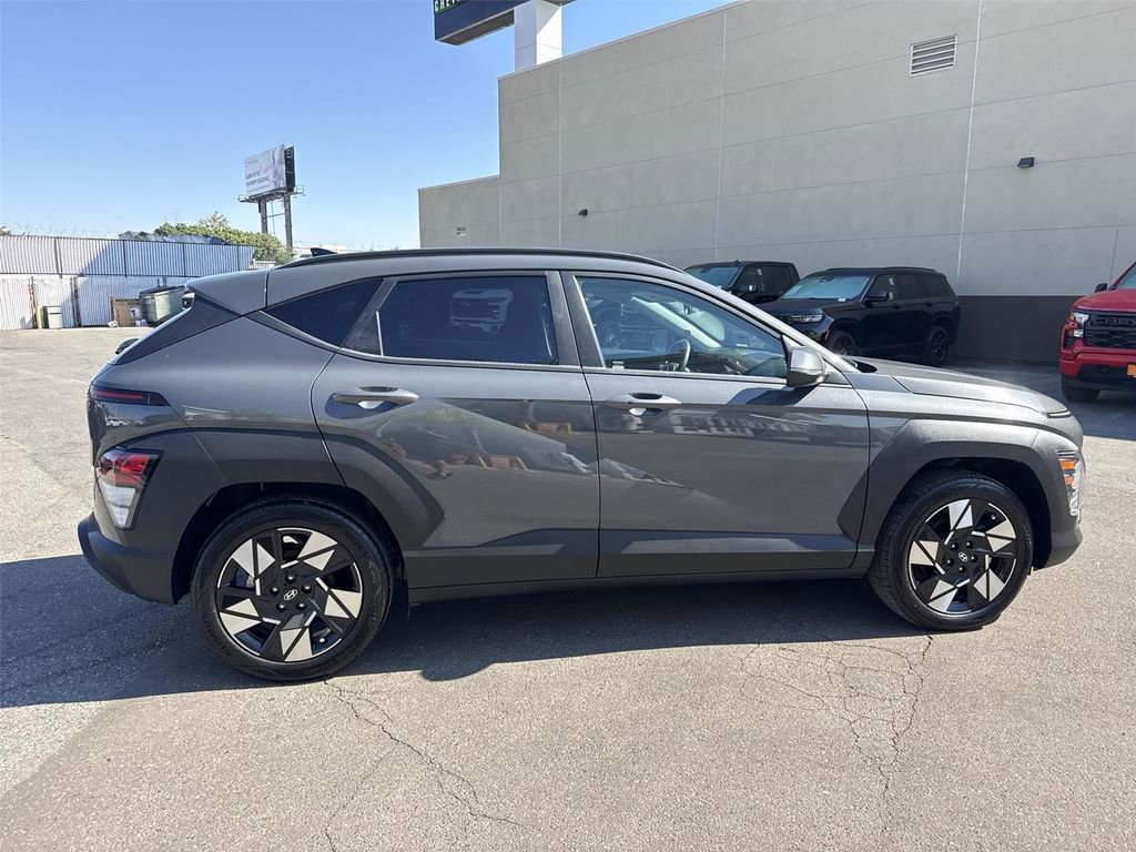 Used 2025 Hyundai Kona SEL image 2