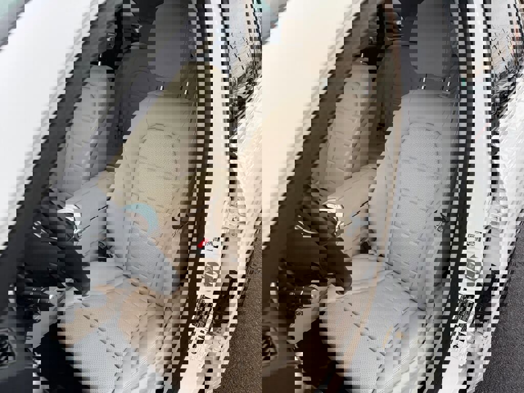 Used 2021 Mercedes-Benz GLC 300 4MATIC image 10