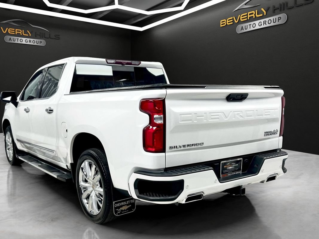 Used 2022 Chevrolet Silverado 1500 High Country w/ High Country Premium Package AWD/4WD image 3