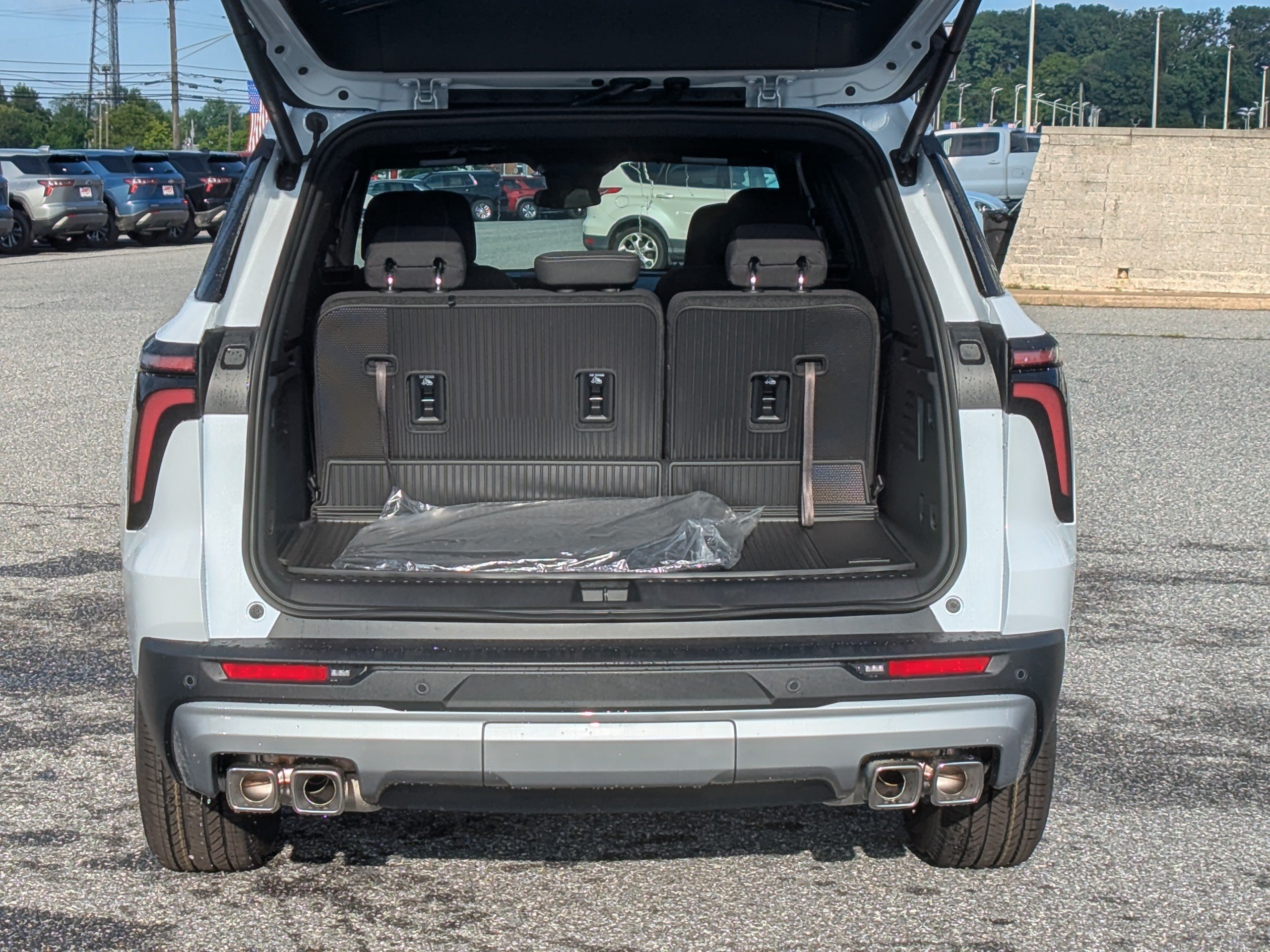 New 2026 Chevrolet Traverse LT w/ LPO, Floor Liner Package FWD image 7