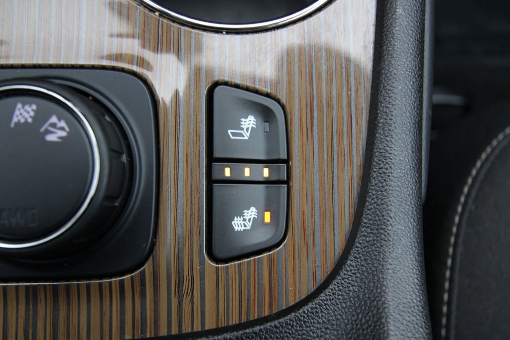 Used 2023 GMC Acadia SLE w/ Driver Convenience Package image 28