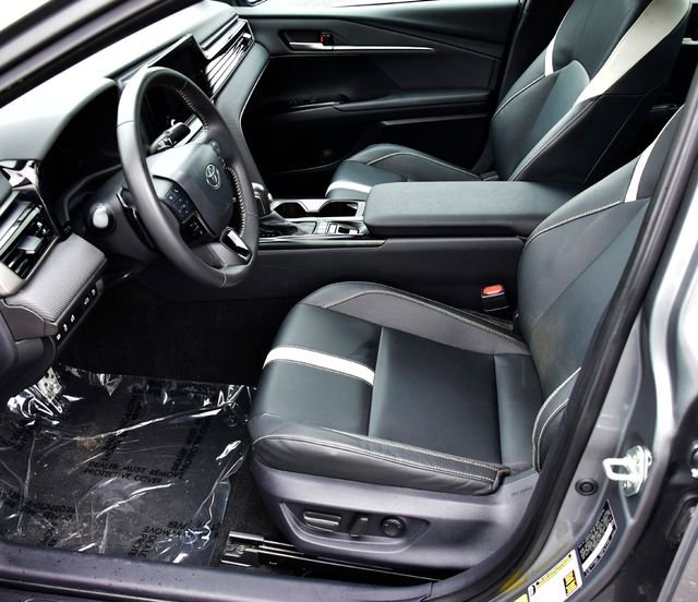 Used 2025 Toyota Camry SE w/ Convenience Package FWD image 10