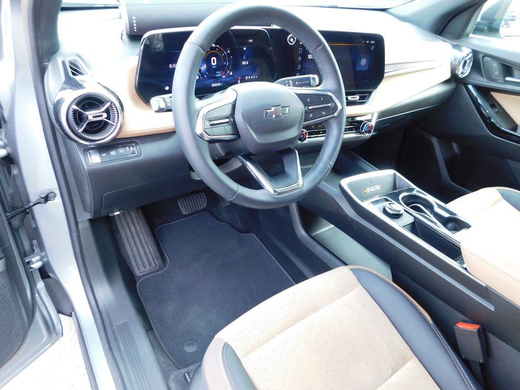 Used 2025 Chevrolet Equinox ACTIV w/ Safety and Technology Package image 14