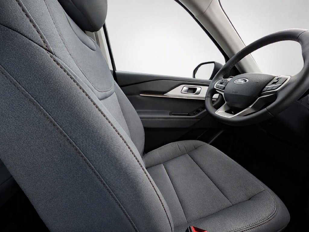 New 2026 Ford Explorer Active RWD image 12