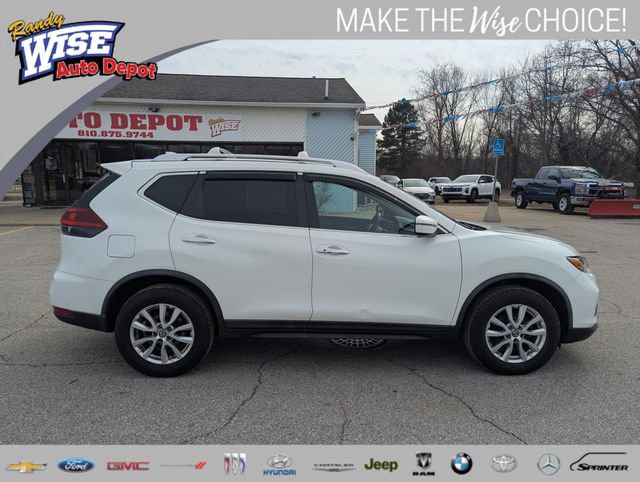 Used 2018 Nissan Rogue SV image 2