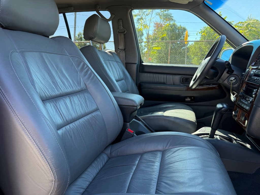Used 2000 INFINITI QX4 4WD image 9