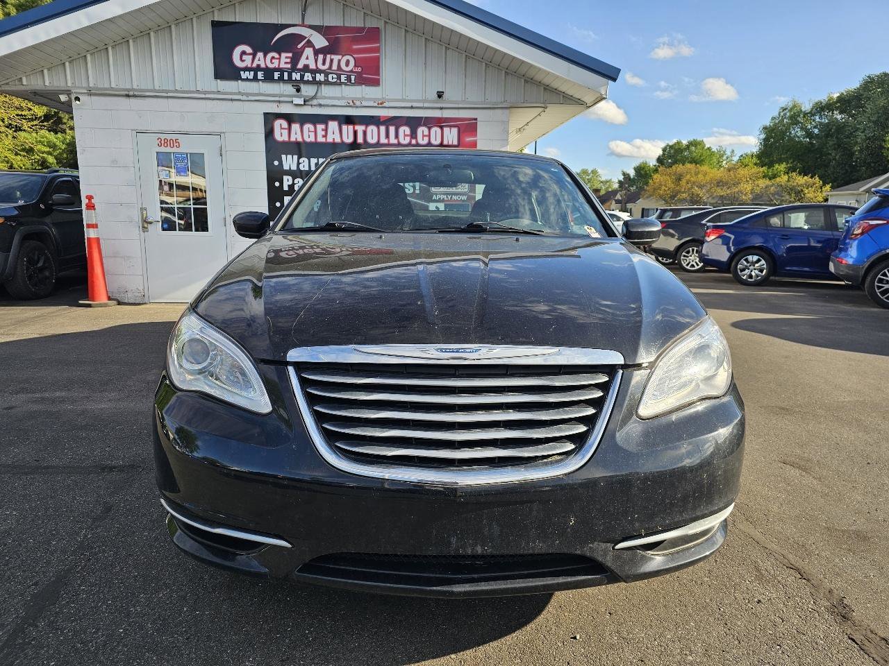 Used 2013 Chrysler 200 Touring FWD image 3
