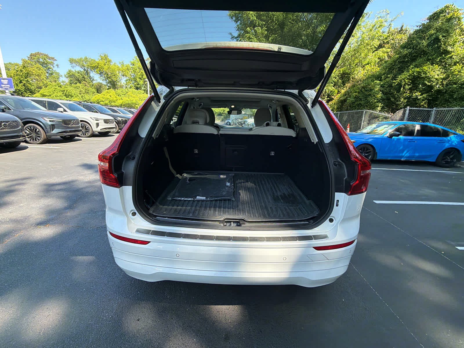 Used 2023 Volvo XC60 B5 Core w/ Climate Package image 23