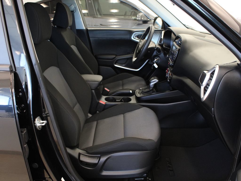 Used 2023 Kia Soul LX FWD image 14
