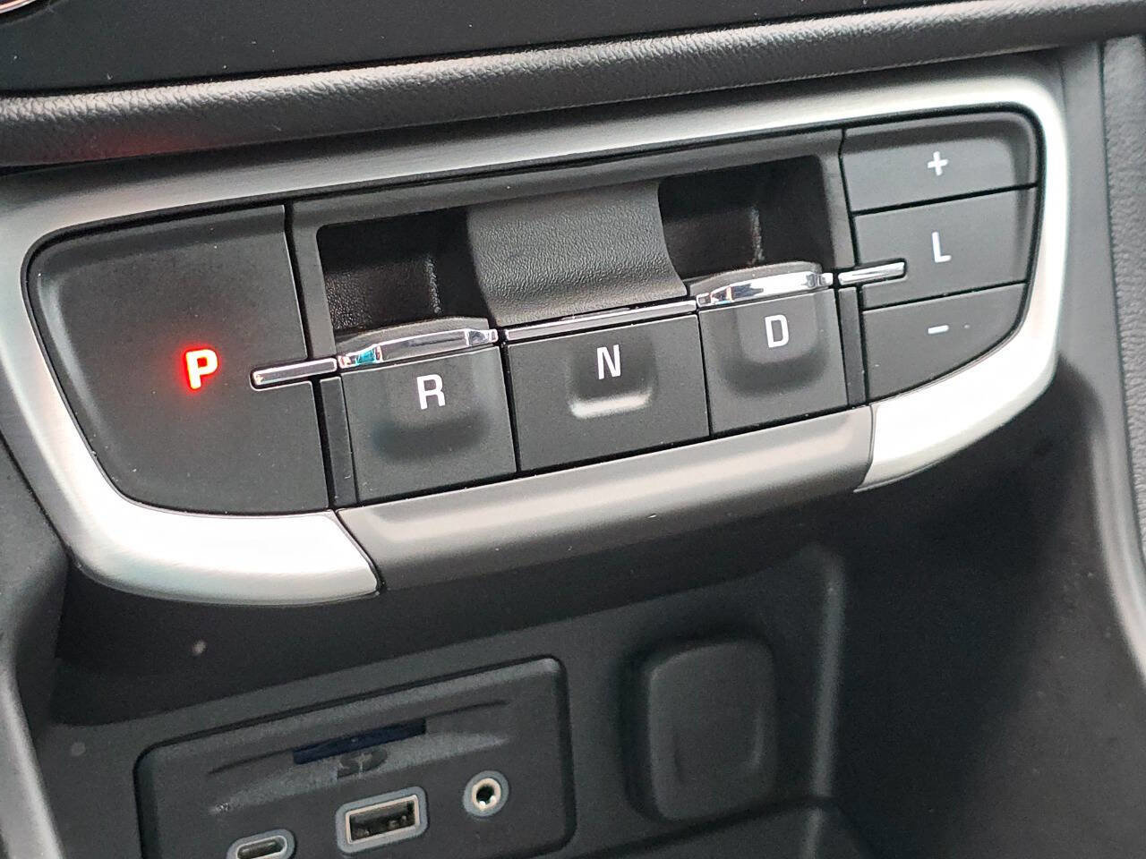 Used 2023 GMC Terrain SLT image 22