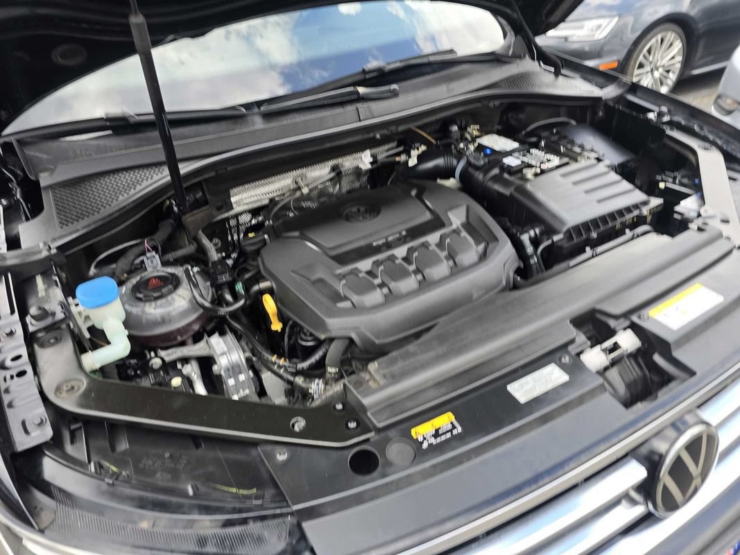 Used 2023 Volkswagen Tiguan SE AWD/4WD image 35
