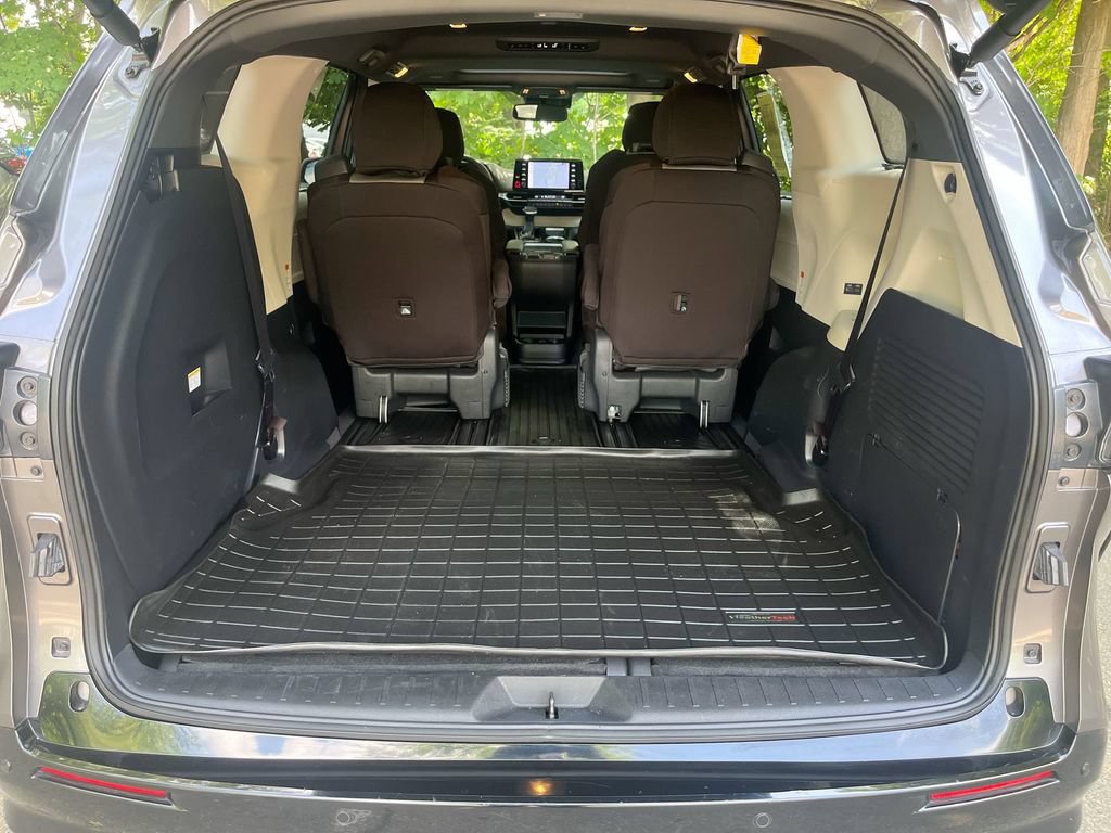 Used 2024 Toyota Sienna Platinum FWD image 25