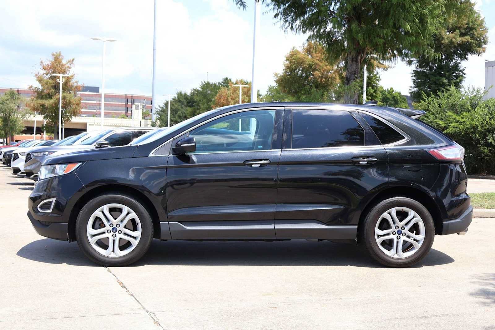 Used 2015 Ford Edge Titanium AWD/4WD image 3