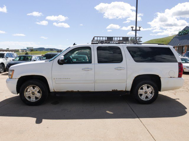 Used 2009 Chevrolet Suburban LT w/ Luxury Package AWD/4WD image 3