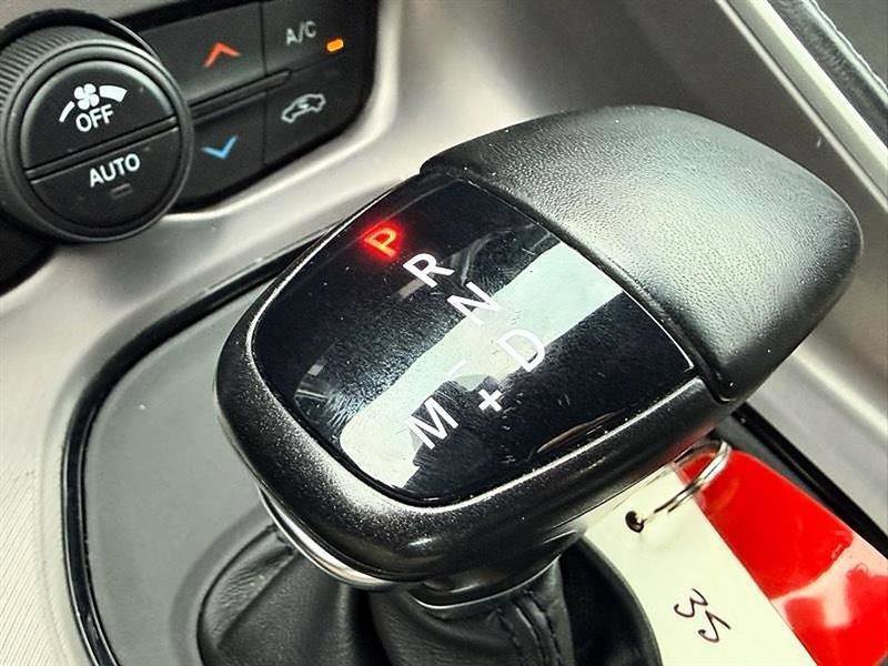 Used 2022 Dodge Challenger SXT RWD image 35