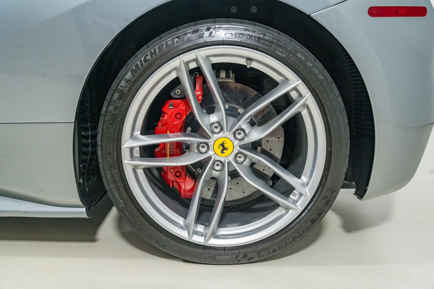 Used 2017 Ferrari 488 GTB RWD image 13