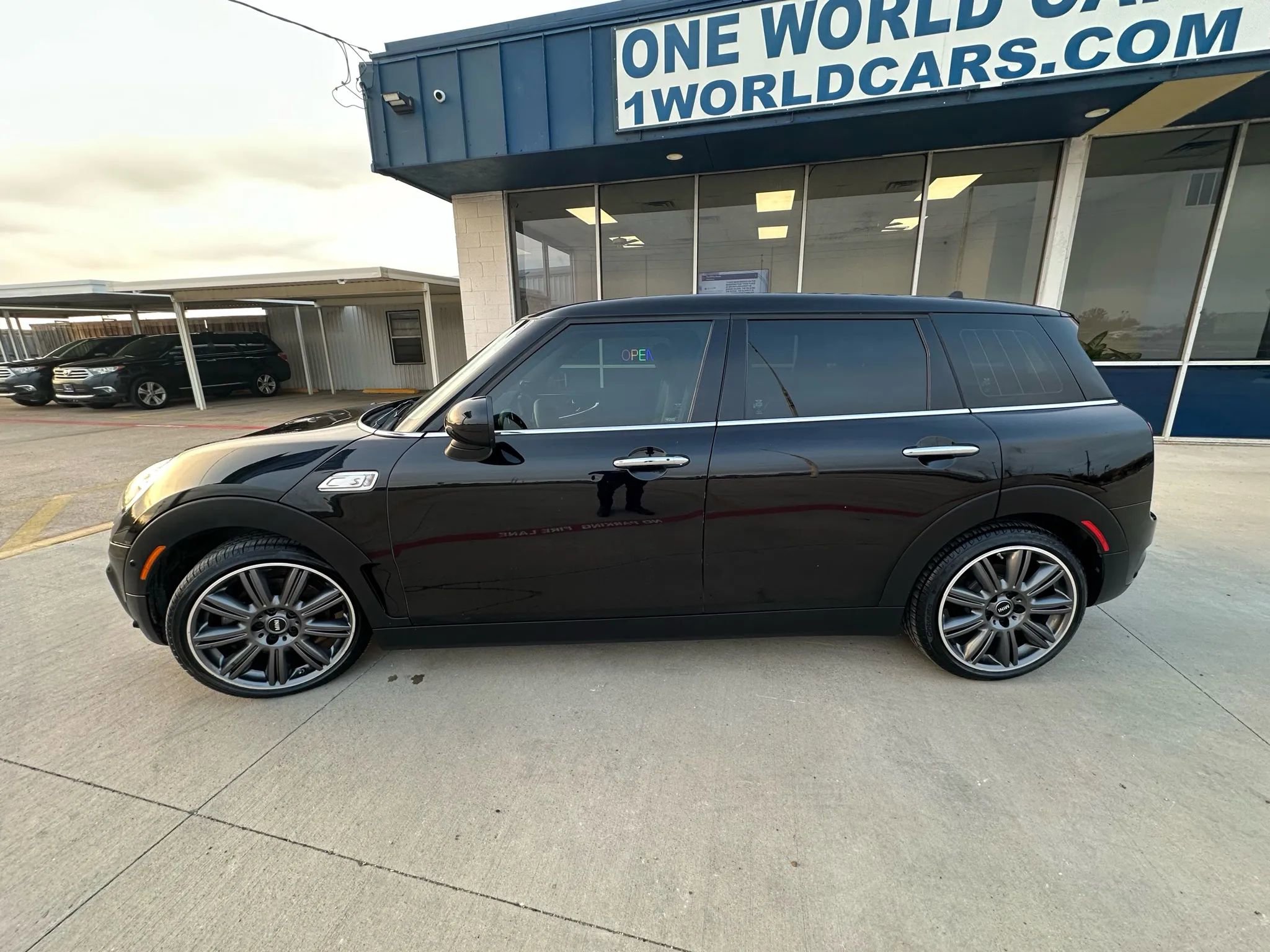 Used 2018 MINI Cooper Clubman S image 2