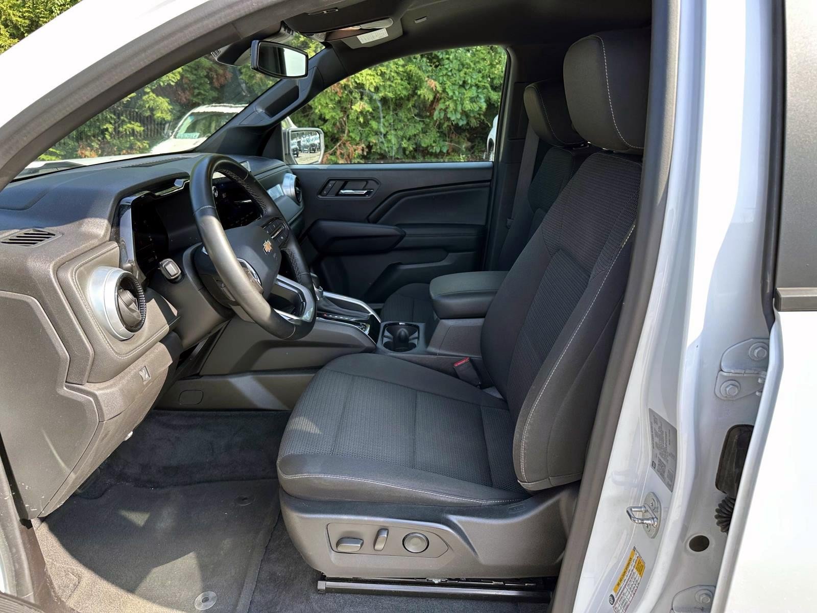 Used 2023 Chevrolet Colorado LT w/ LT Convenience Package II AWD/4WD image 11