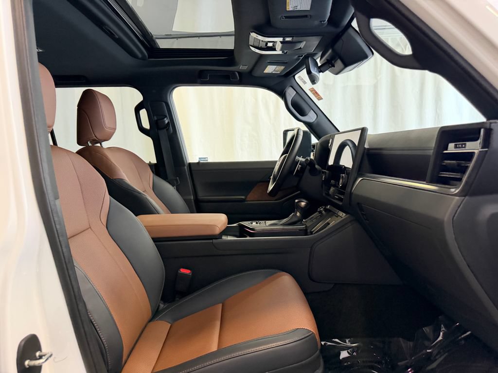 Used 2024 Lexus GX 550 w/ Accessory Package (Z1) AWD/4WD image 12