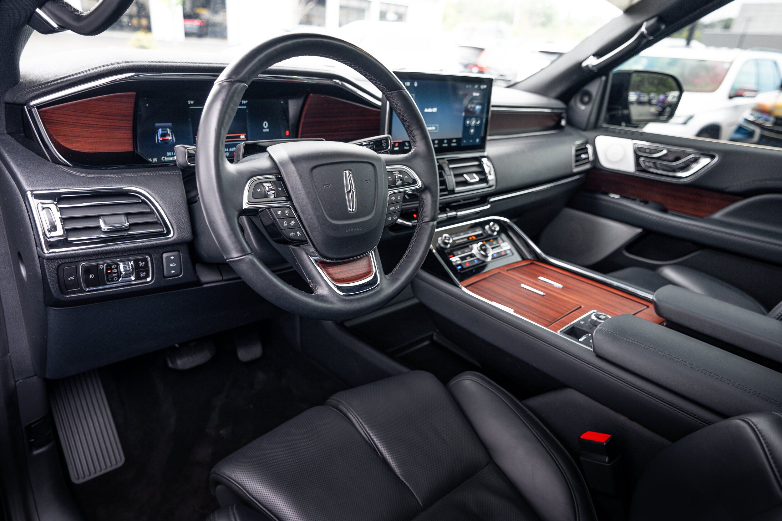 Used 2023 Lincoln Navigator Reserve AWD/4WD image 9