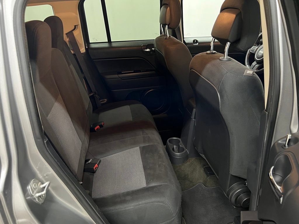 Used 2016 Jeep Patriot Latitude AWD/4WD image 34