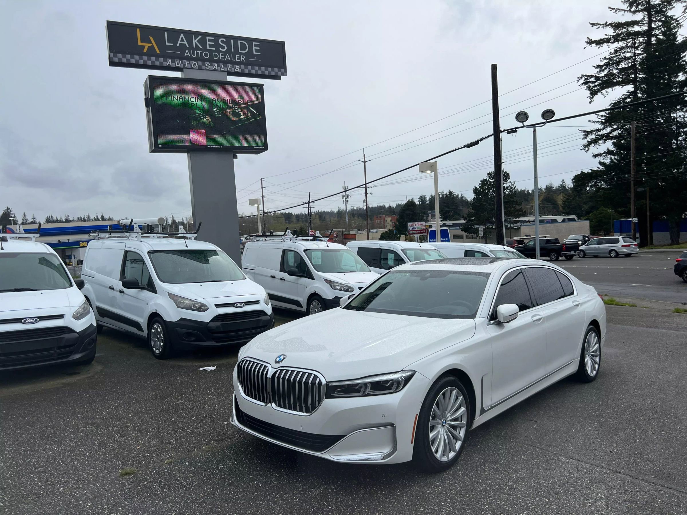 Used 2022 BMW 740i image 1
