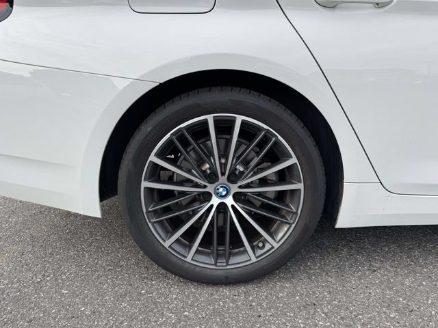 Used 2023 BMW 530e RWD image 11