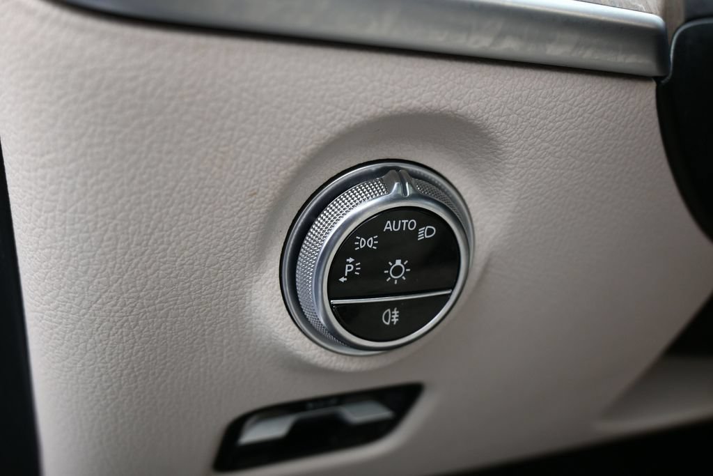 Used 2025 Mercedes-Benz C 300 Sedan image 19