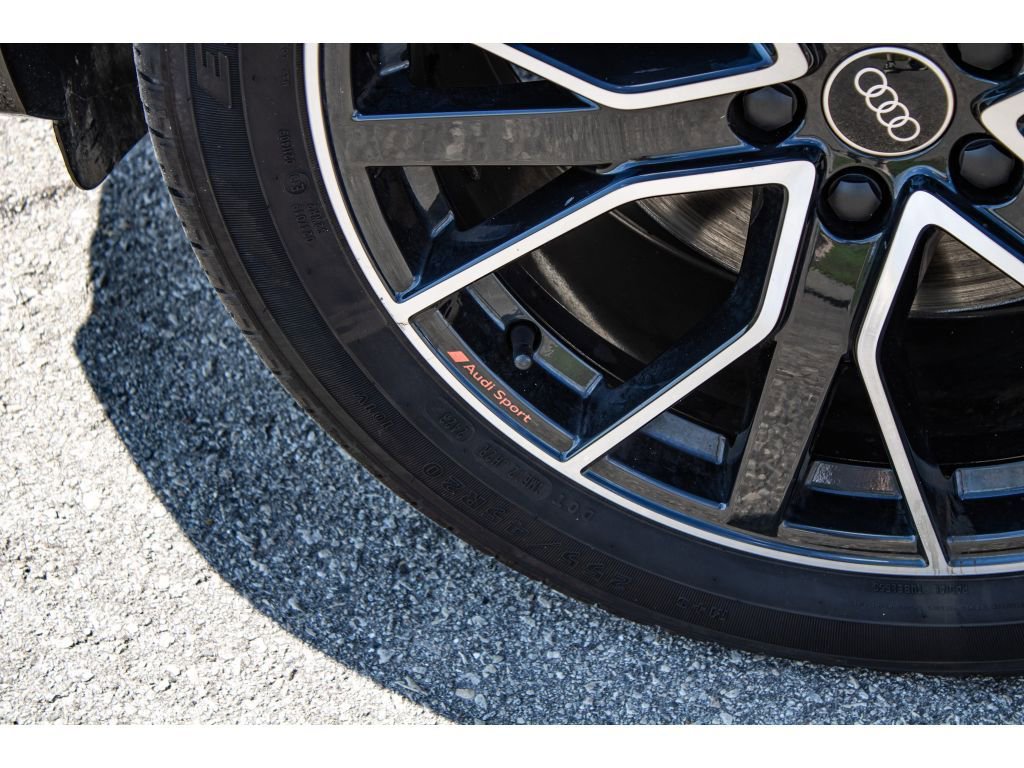 Used 2022 Audi SQ5 Prestige w/ Prestige Package image 11