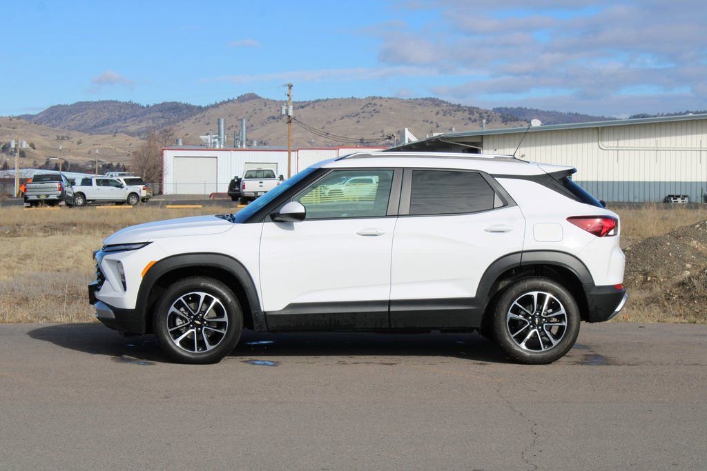 Used 2025 Chevrolet TrailBlazer LT image 3