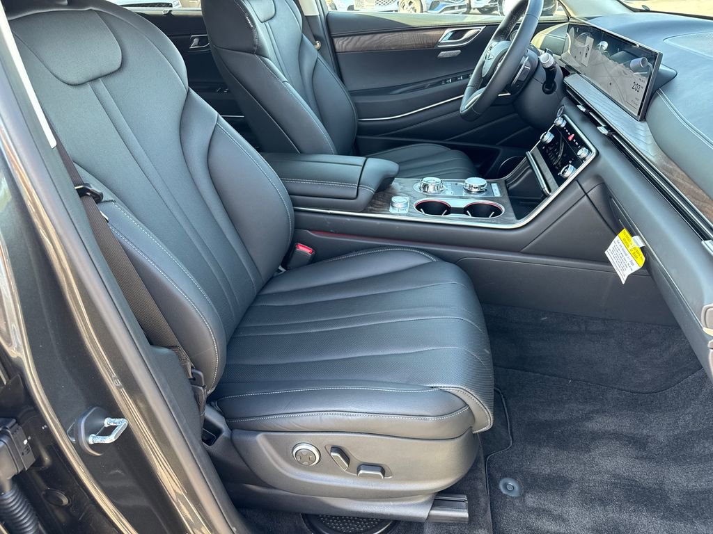 Used 2025 Genesis GV80 2.5T Select image 13