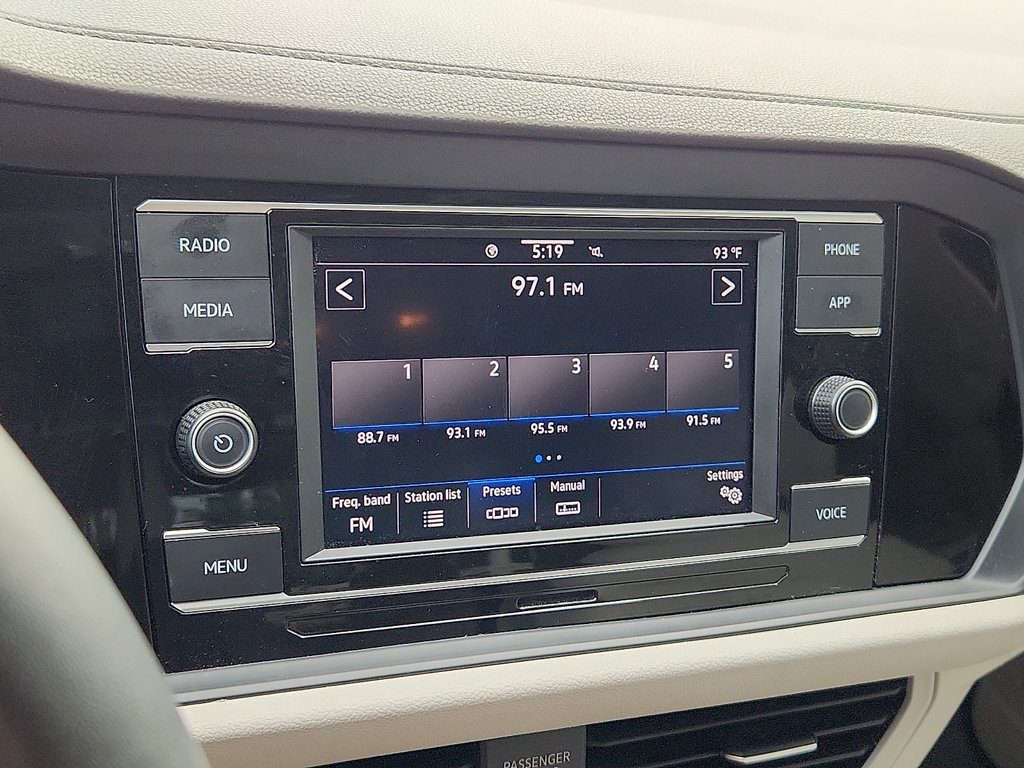 Used 2024 Volkswagen Jetta SE FWD image 18