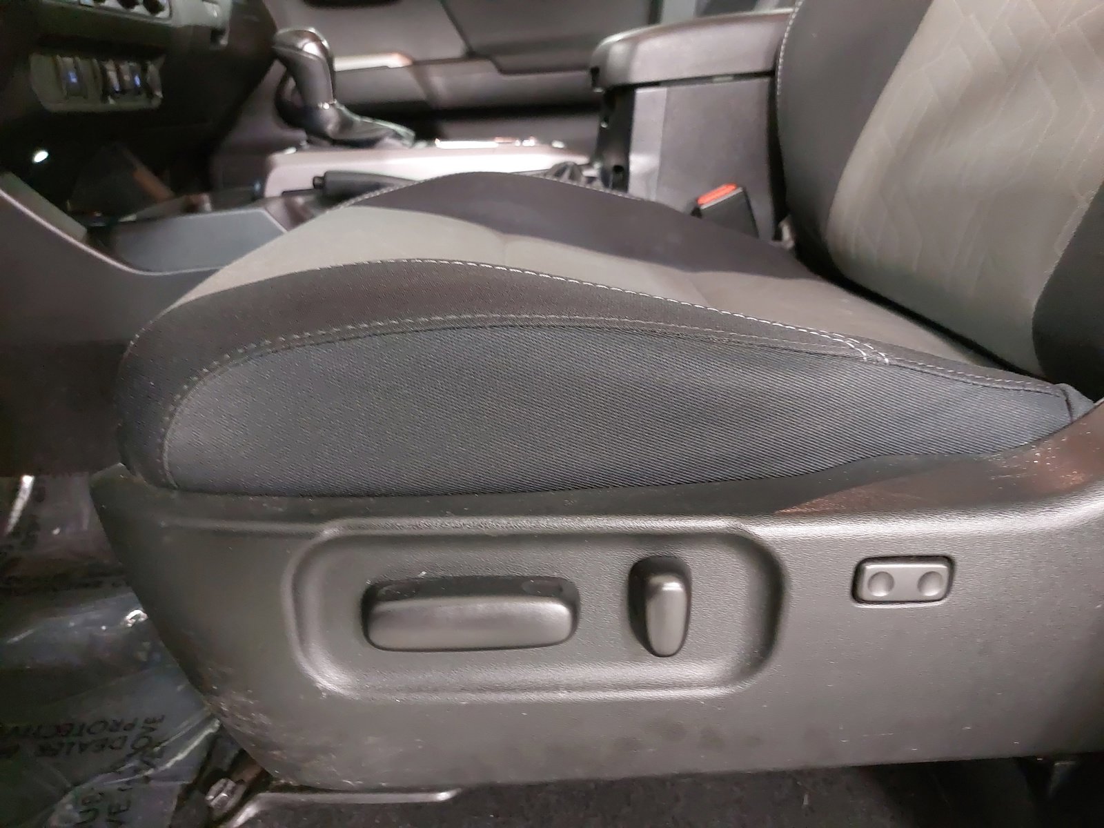 Used 2020 Toyota Tacoma TRD Sport image 28